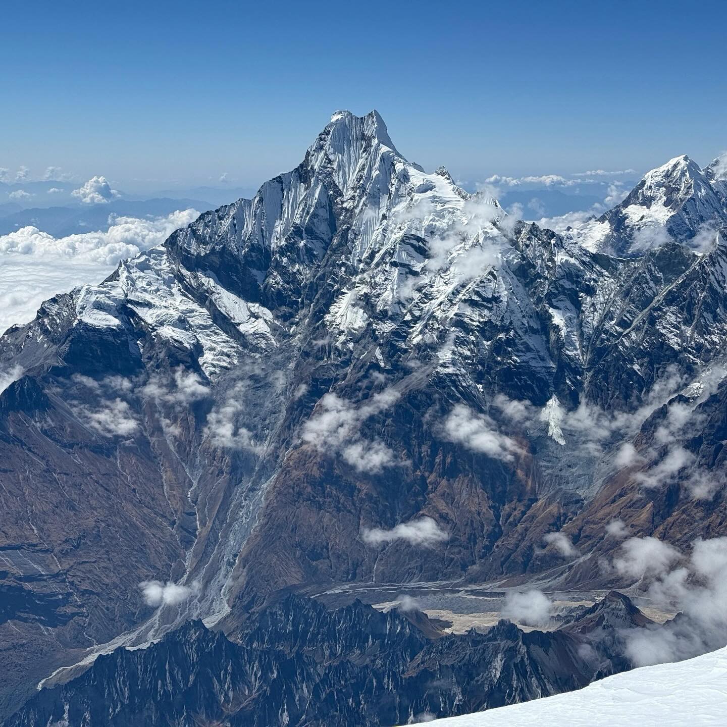 Five climbers summit Annapurna IV with Seven Summit Treks